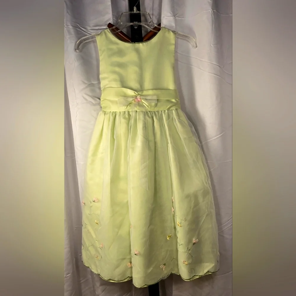 Elegant Light Green Sleeveless Spring or‎ Easter Dress